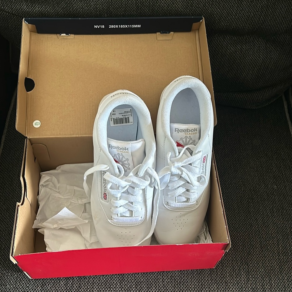 Princess Reebok 7.5 Wide sneakers